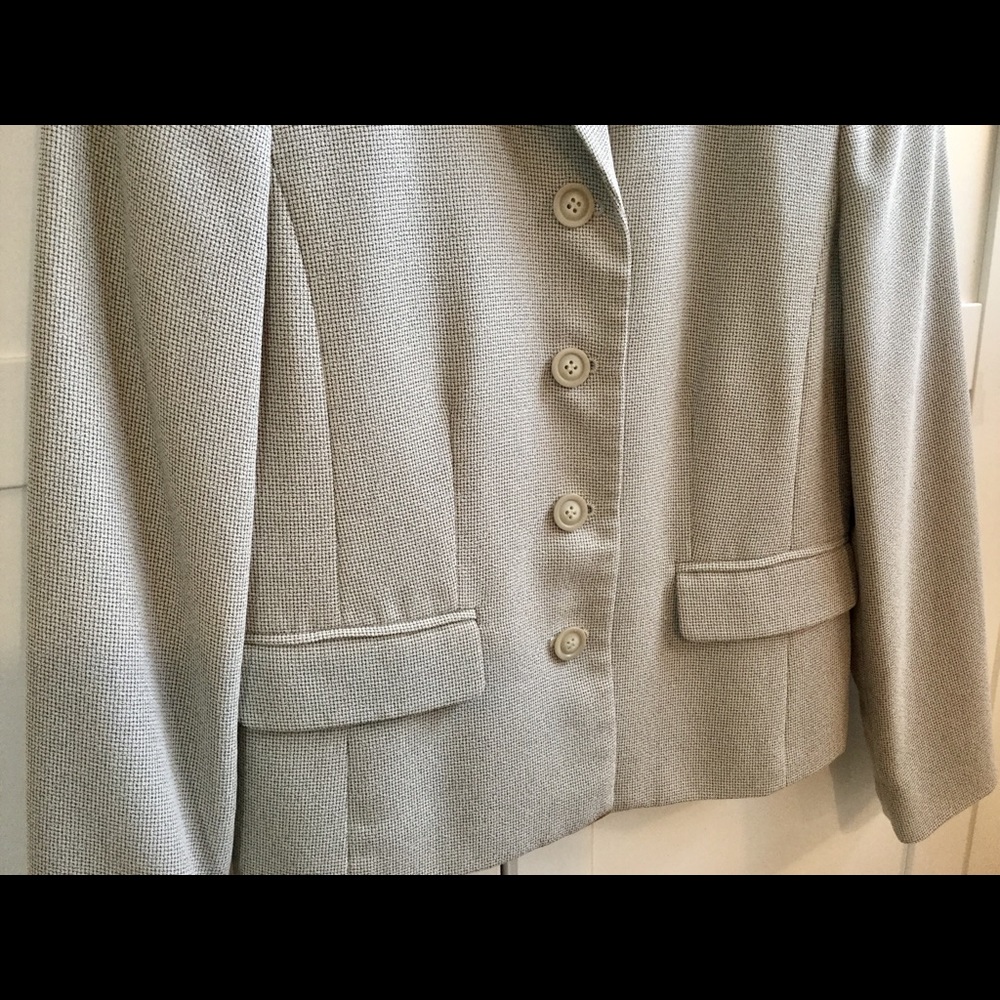 Jacket - Picture 5 of 6